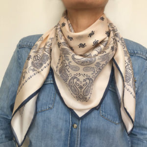 Carré soie 90cm Bandana sable