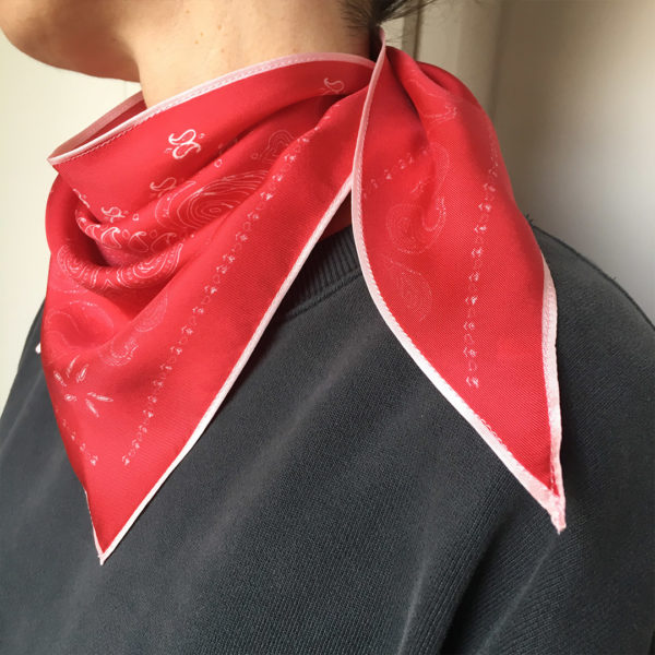 Triangle soie bandana rouge pur 65cm